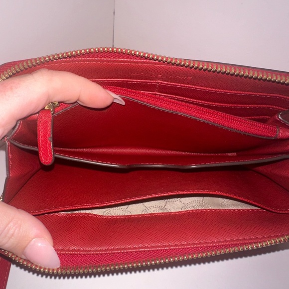 Michael Kors EUC Red Saffiano Leather Jet Set Wallet With Wrist Strap - Picture 14 of 16